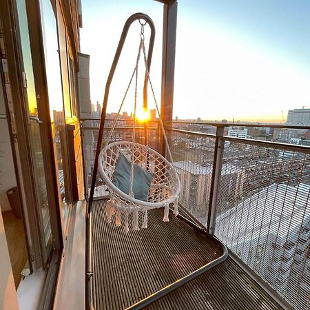 Whitechapel Two Bedroom Luxury Apartment - Free Private Parking - City Views 런던 외부 사진