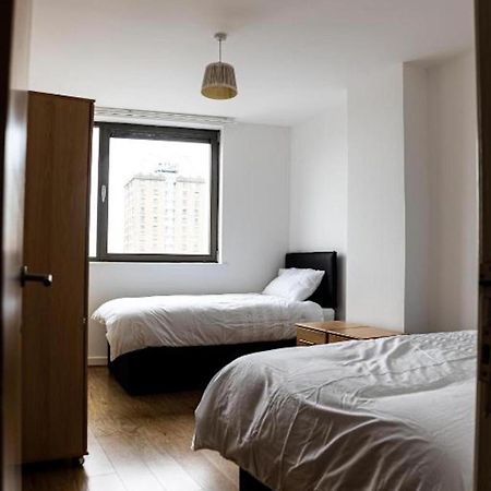 Whitechapel Two Bedroom Luxury Apartment - Free Private Parking - City Views 런던 외부 사진