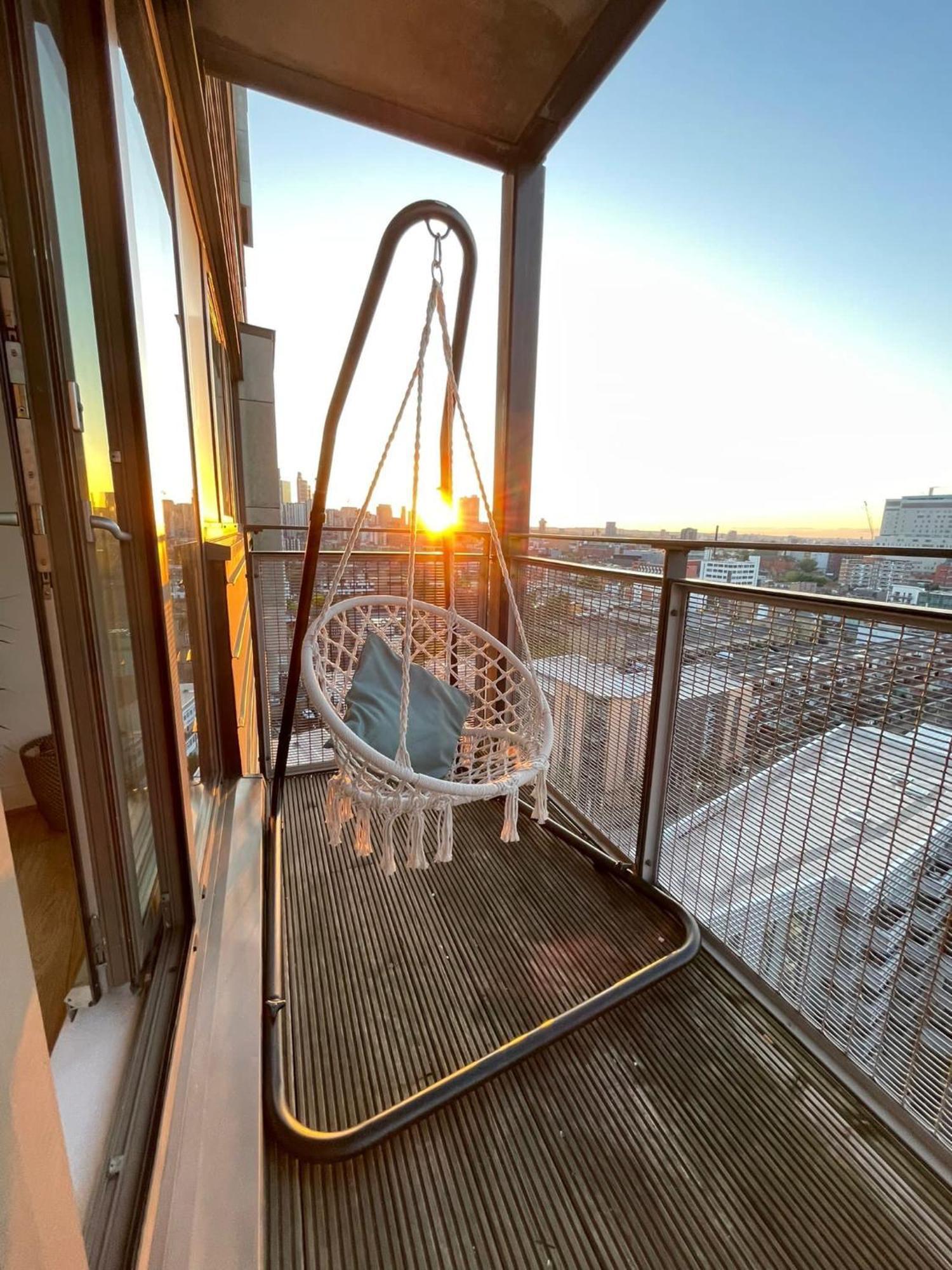 Whitechapel Two Bedroom Luxury Apartment - Free Private Parking - City Views 런던 외부 사진