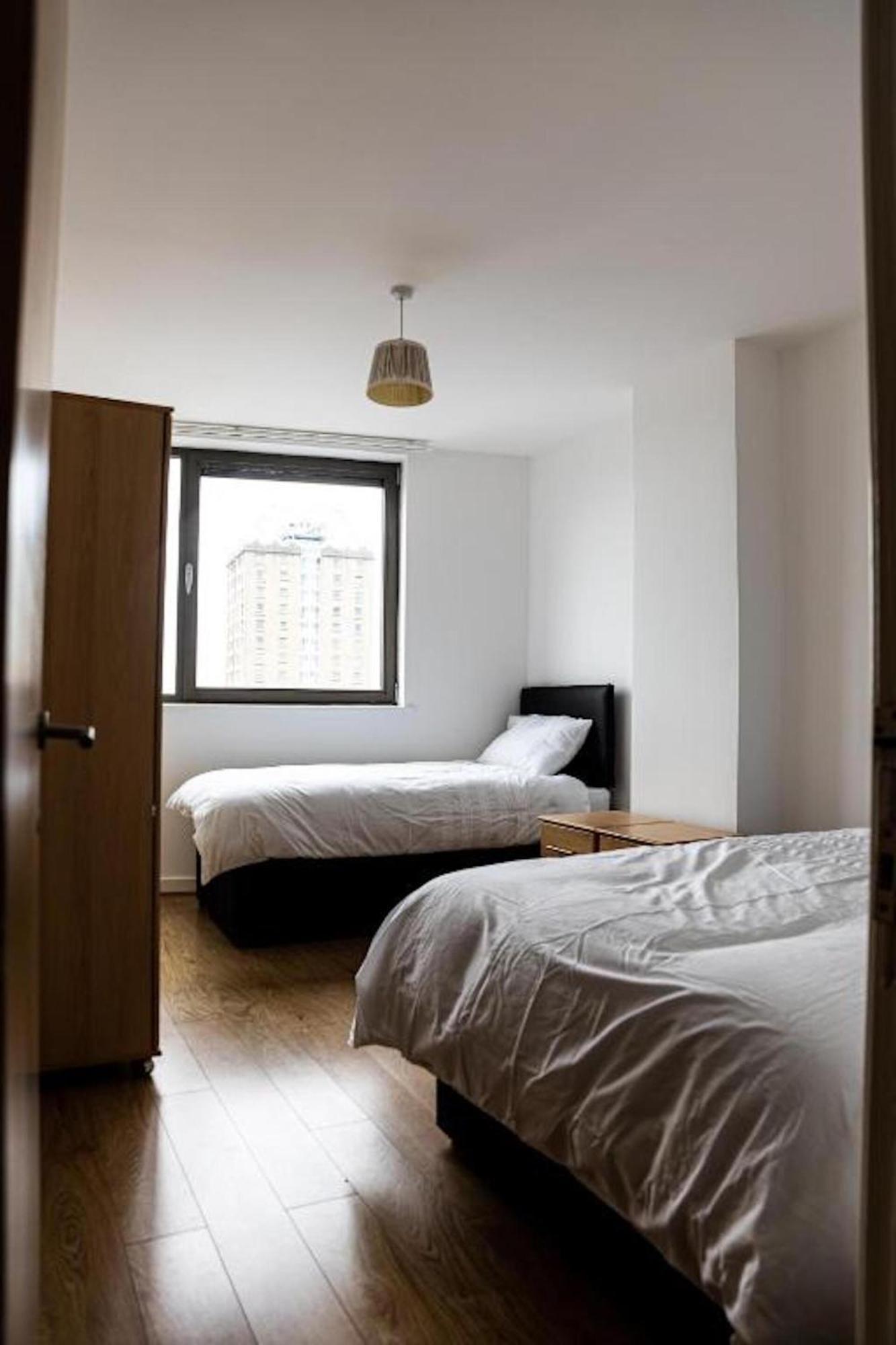 Whitechapel Two Bedroom Luxury Apartment - Free Private Parking - City Views 런던 외부 사진